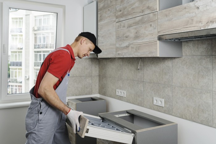 Сборка и ремонт кухонной мебели в Армавире-1