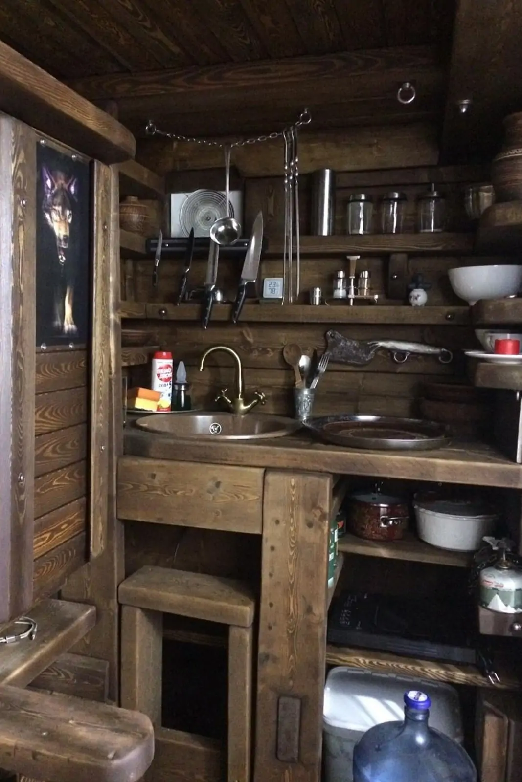 Убежище с лабораторией по выращиванию биологического питания