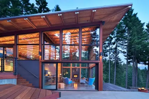 Загородный дом с фасадным остеклением