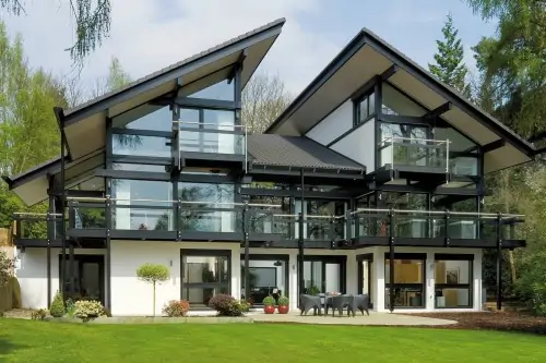 Современный дом с панорамным остеклением