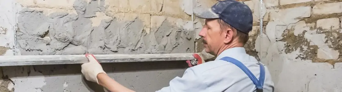 Выравнивание стен по маякам в&nbsp;Омске