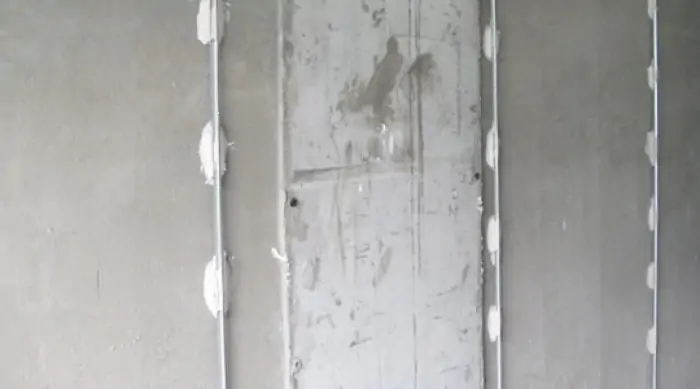 Выравнивание стен по маякам в&nbsp;Омске