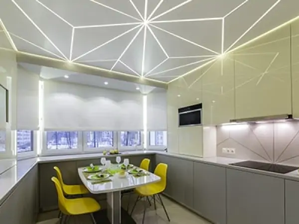 Натяжной потолок с треками